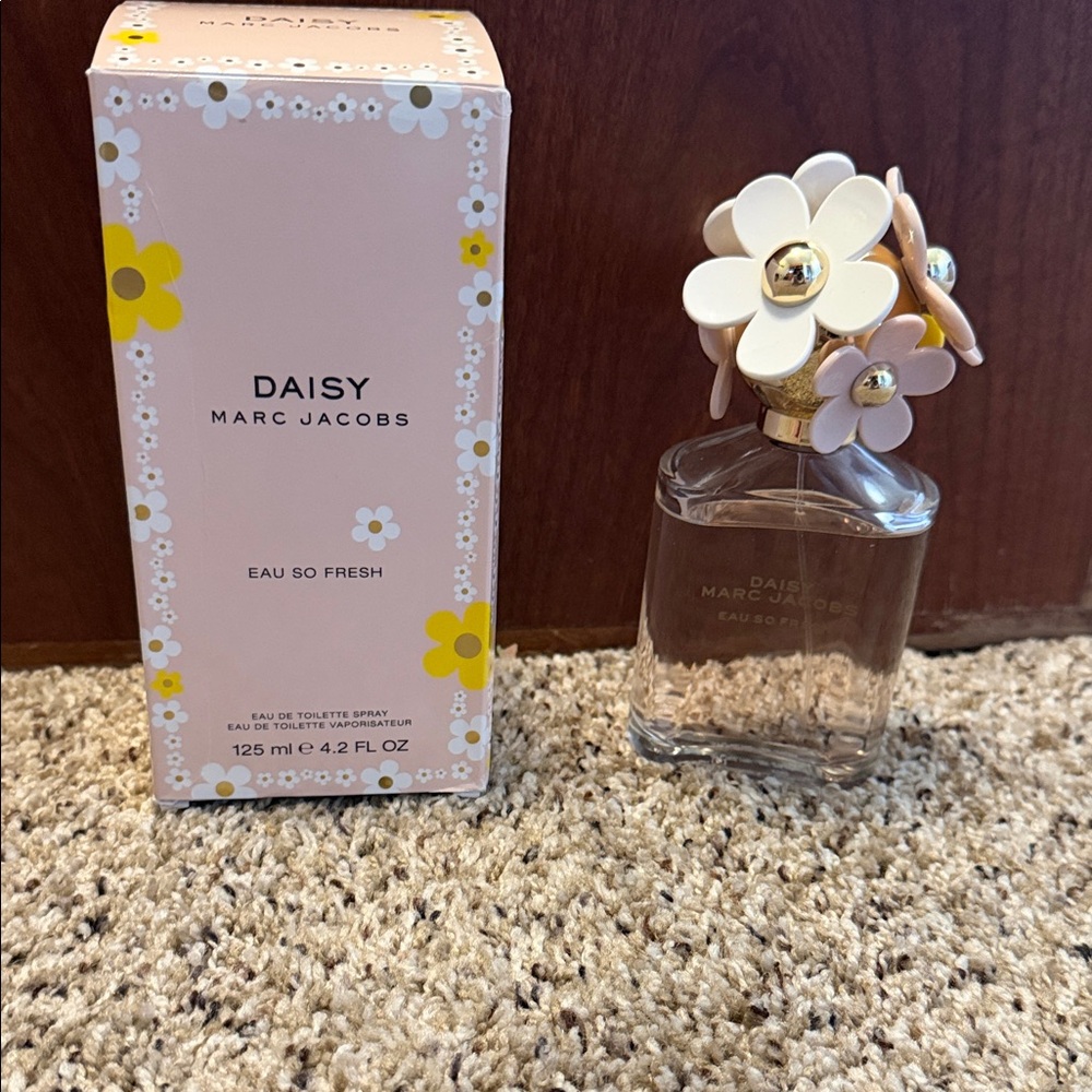 Marc Jacobs Daisy Wild Eau So Fresh 125 ml 4.2 oz. Slightly used.